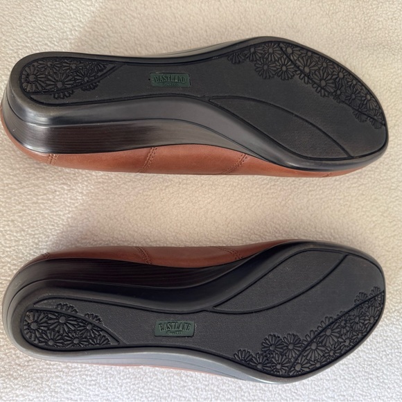 Eastland Mika slip on ballet style shoe - Picture 4 of 7